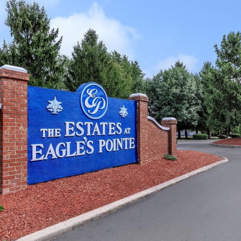 live-at-the-center-of-modern-conveniences-at-the-estates-at-eagles-pointe-2064763-1.jpg